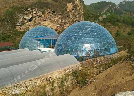 الزجاج البومبيه